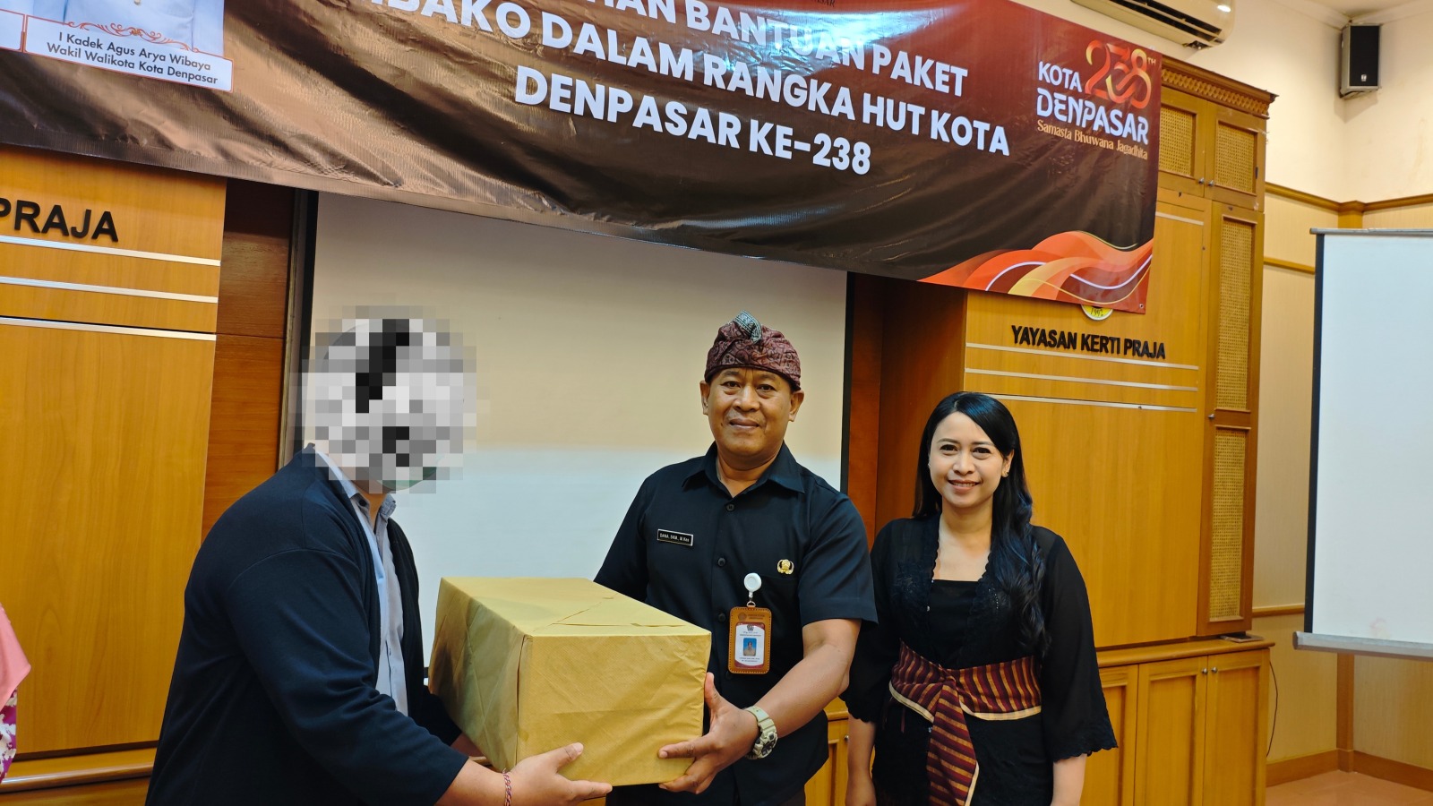 Penyerahan paket Sembako Kepada ODHIV Kurang Mampu dalam Rangka HUT Kota Denpasar ke-238 tahun 2026